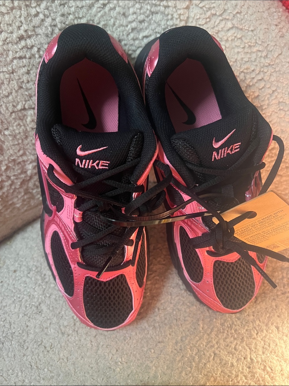 New Nike VP RNR Sneakers Black Peony 10 NWT